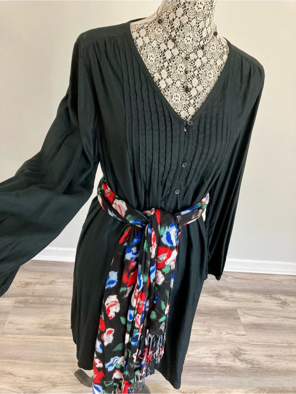 BNWT Old Navy Black V-Neck Pintuck Button down Midi Dress